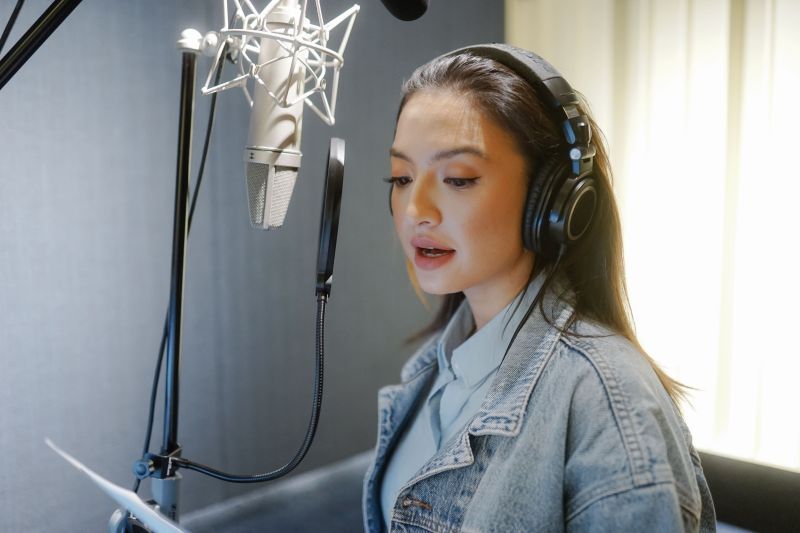 Raline Shah Bangga Jadi Narator Film Dokumenter Kisah Manusia