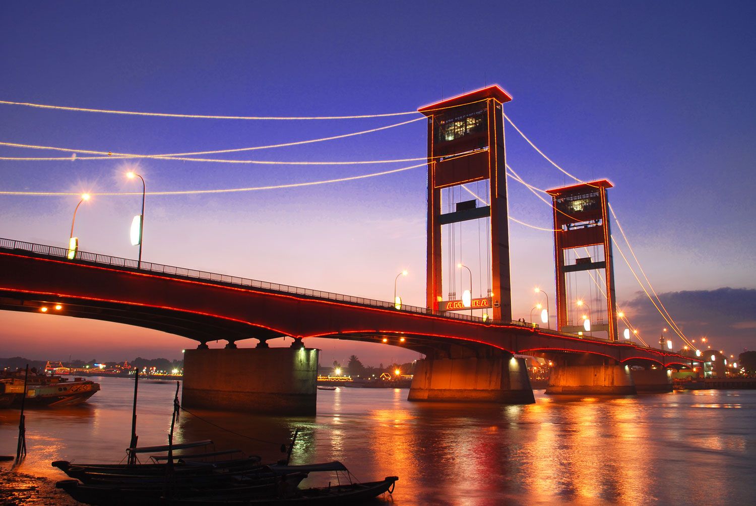 Jembatan Ampera, salah satu dari wisata Palembang yang paling hits yang sayang apabila dilewatkan. Simak 4 rekomendasi wisata Palembang yang Instagramable dan hits!