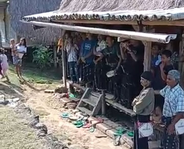 Salah satu ritual adat di kampung Belaraghi 
