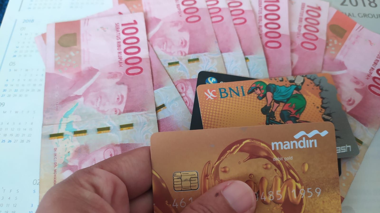 Syarat KUR Mandiri 2023 tanpa jaminan, tabel angsuran Rp 100 ribuan, dan proses pencarian pinjaman hingga Rp 500 juta.