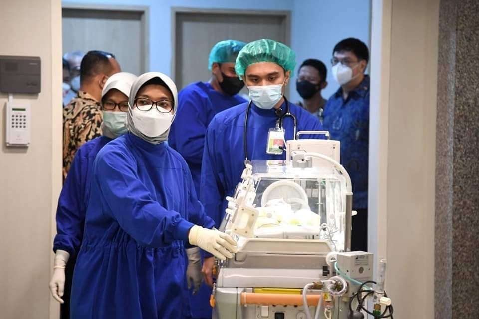 Telah lahir anak ketiga Kahiyang Ayu dan Bobby Nasution, di Rumah Sakit Pondok Indah/Fb. Presiden Joko Widodo/