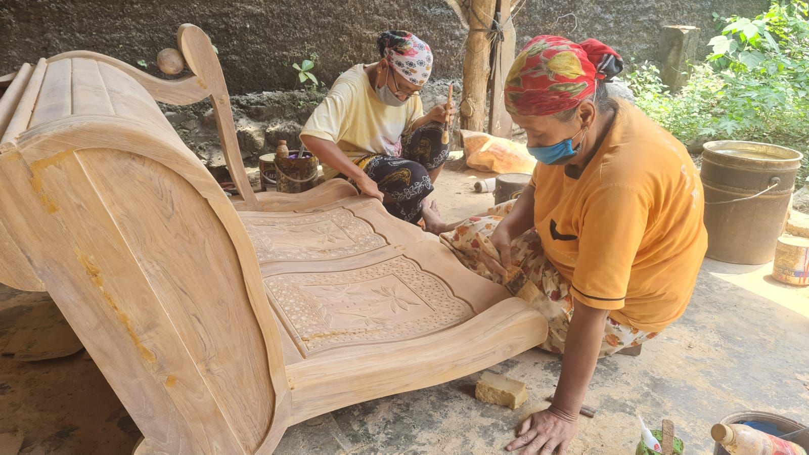 Lapak Ganjar bantu promosi usaha furniture di Desa Kuwasen RT 4 RW 1, Jepara, Jawa Tengah.