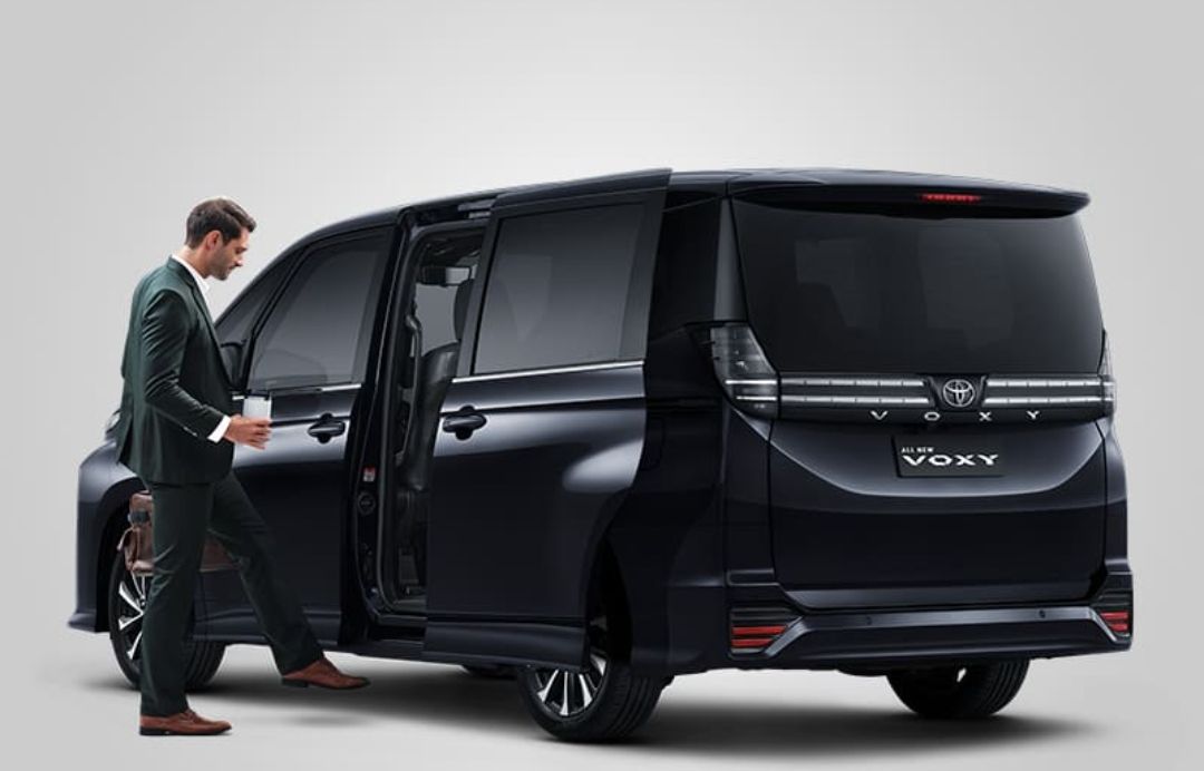 Toyota New Voxy Siap Rebut Pasar Saudaranya Kijang Innova, Simak Spesifikasi dan Harganya