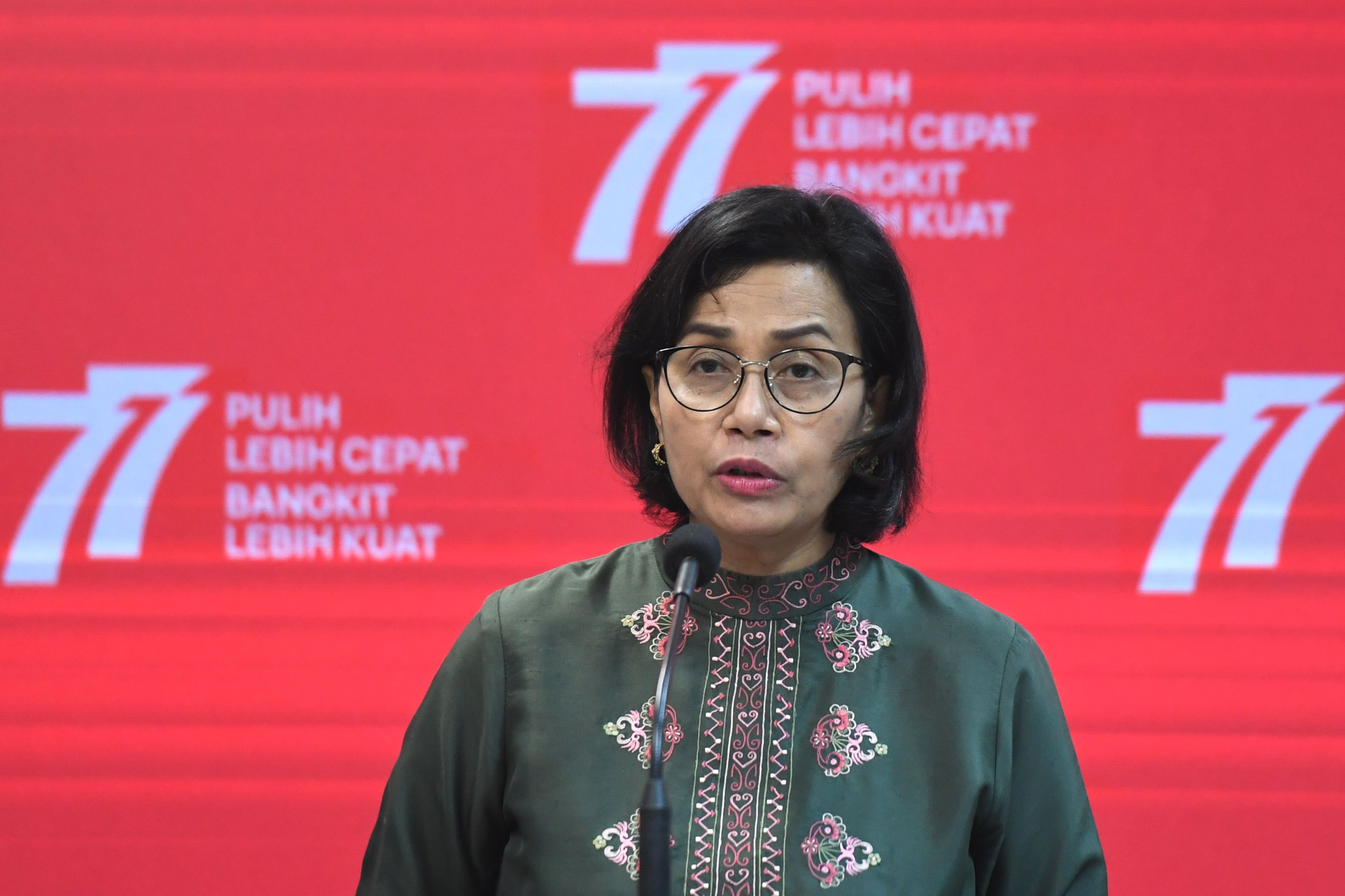 Aturan THR PNS 2023 akan dibacakan oleh Jokowi diungkapkan langsung oleh Menteri Keuangan Sri Mulyani Indrawati dalam konferensi pers APBN KiTa di Kementerian Keuangan (Kemenkeu) pada Rabu 15 Maret 2023 lalu.