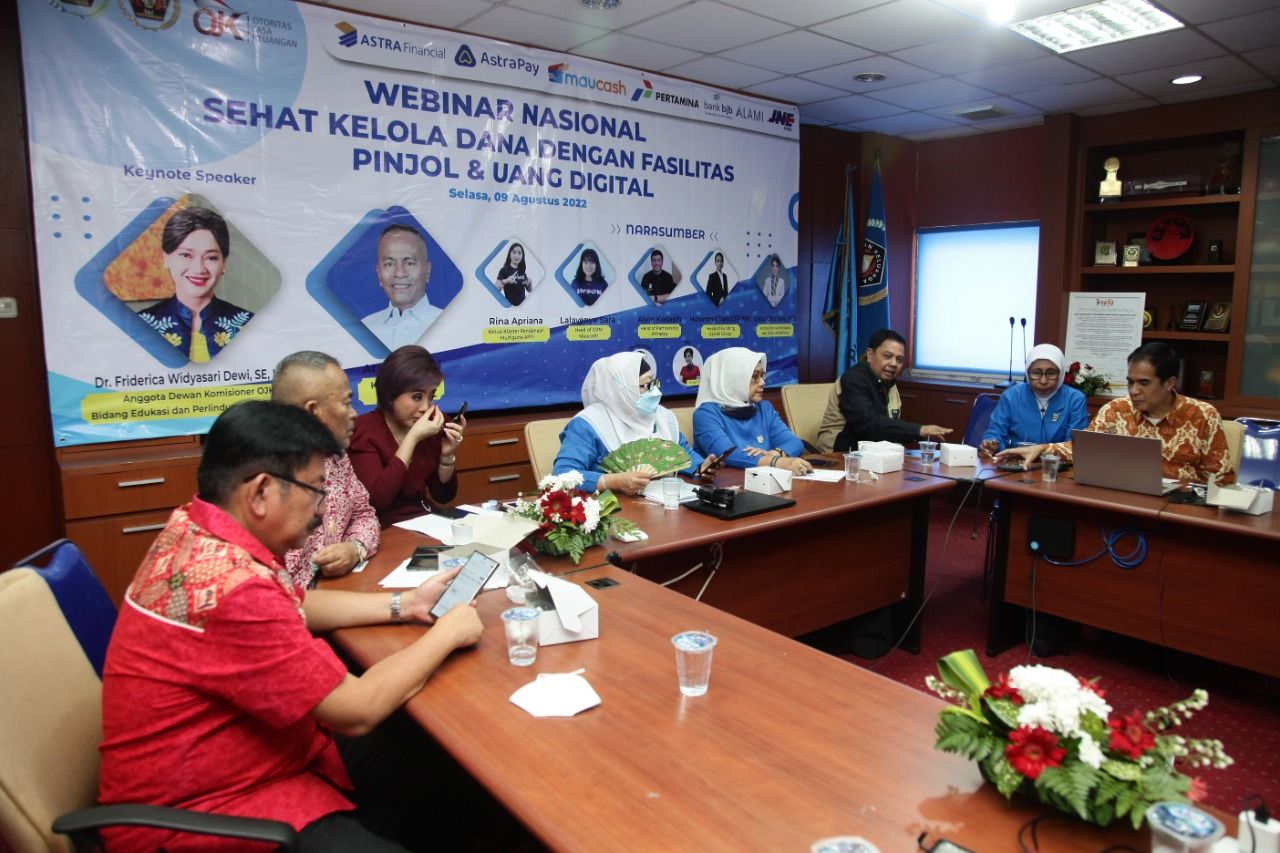 Suasana webinar IKWI-PWI Pusat membahas masalah Pinjaman Online