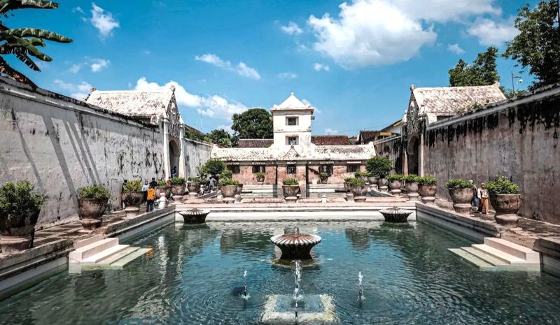 Taman Sari di Yogyakarta. Informasi 5 rekomendasi tempat wisata Jogja yang cocok dikunjungi di hari libur Imlek 2023 pada 22-23 Januari 2023.