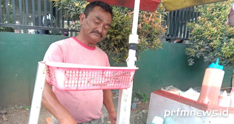 Pedagang Bilur di Soreang, Kabupaten Bandung menjerit harga telur belum juga turun, Jumat 2 September 2022.