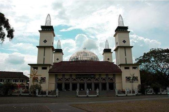  Masjid Agung Garut, Jadwal Sholat Kabupaten Garut Rabu 5 Oktober 2022/ facebook @rugerifmgarut