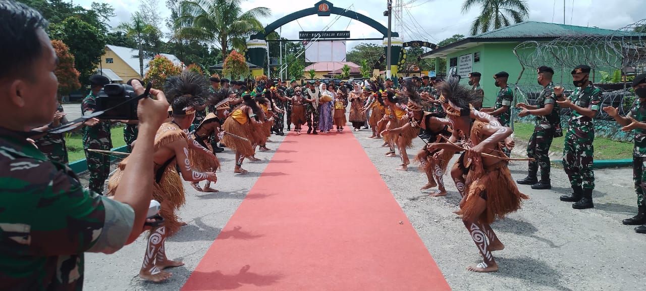 Suasana penyambutan Pangdam XVII/Cenderawasih di  Timika