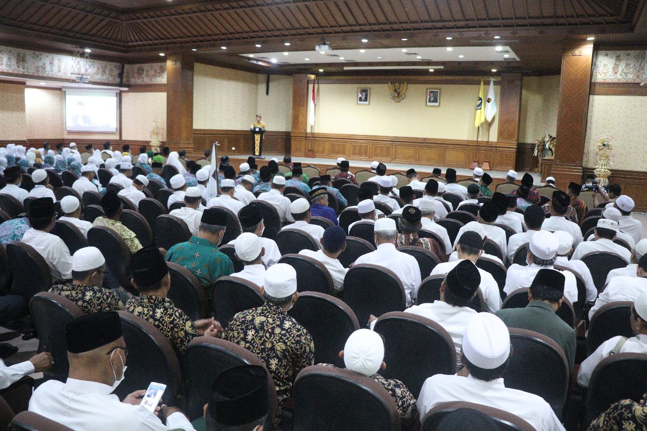 Jemaah Haji Se-Kabupaten yang telah menunaikan ibadah Haji bertemu Sekda Badung.