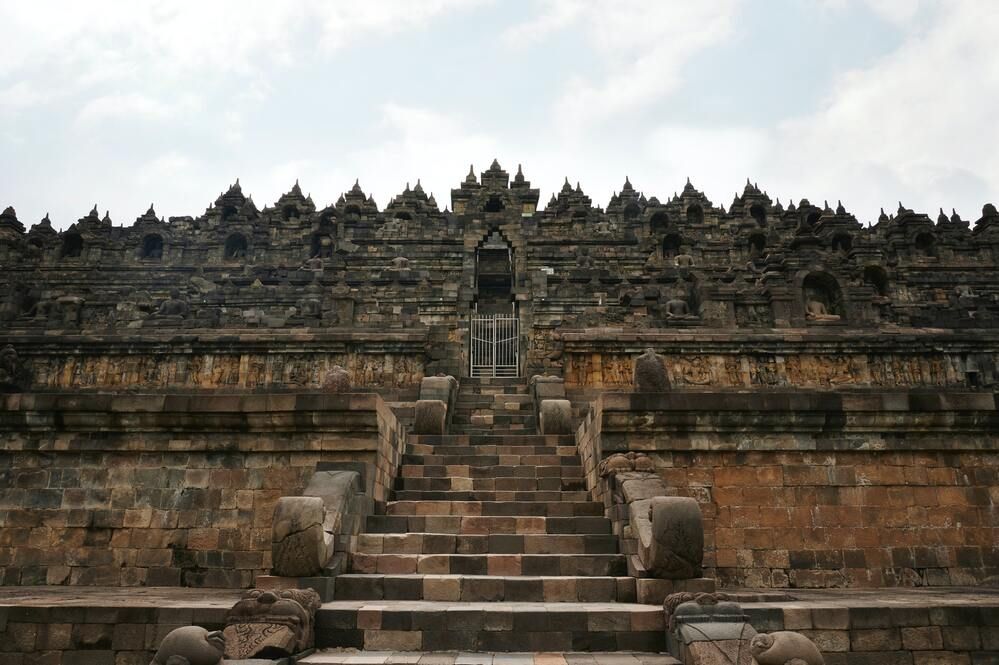 Benarkah Candi Borobudur Dan Piramida Di Bangun Oleh Alien Ini