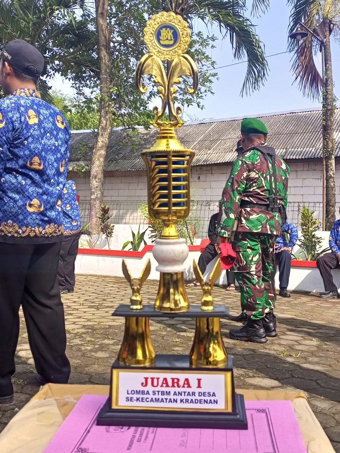 Piala Juara 1 Lomba STBM antar-desa se-Kecamatan Kradenan