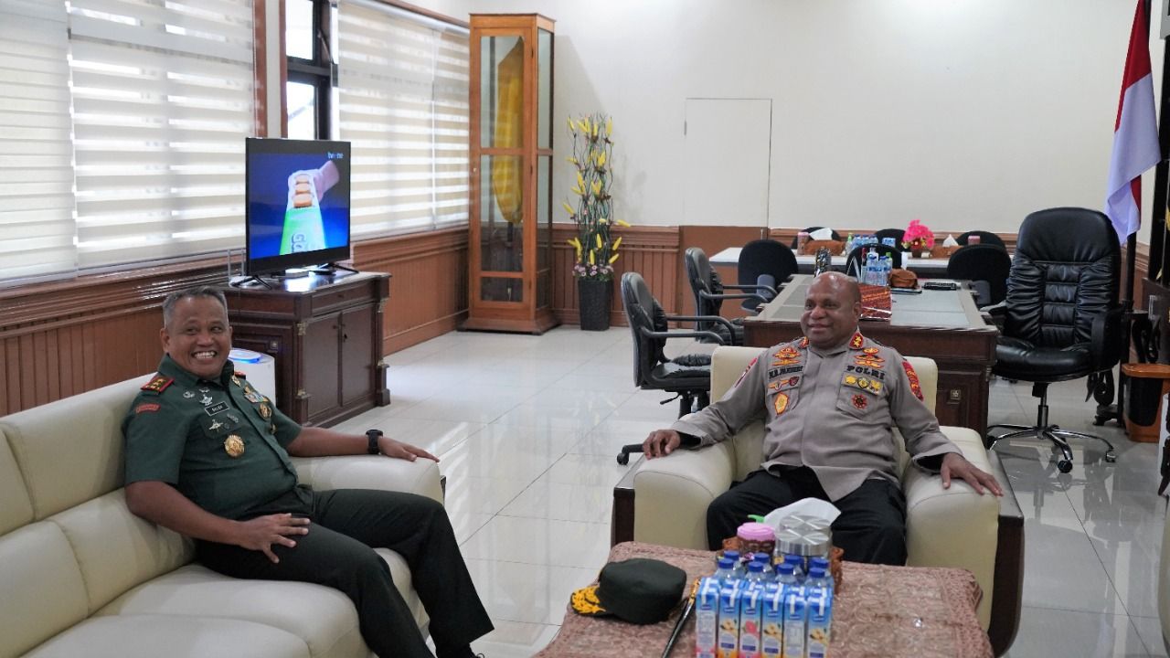 Mayjen TNI Muhammad Saleh Mustafa berkunjung ke Mapolda Papua disambut langsung oleh Kapolda Irjen Pol Mathius D Fakhiri, S.I.K 