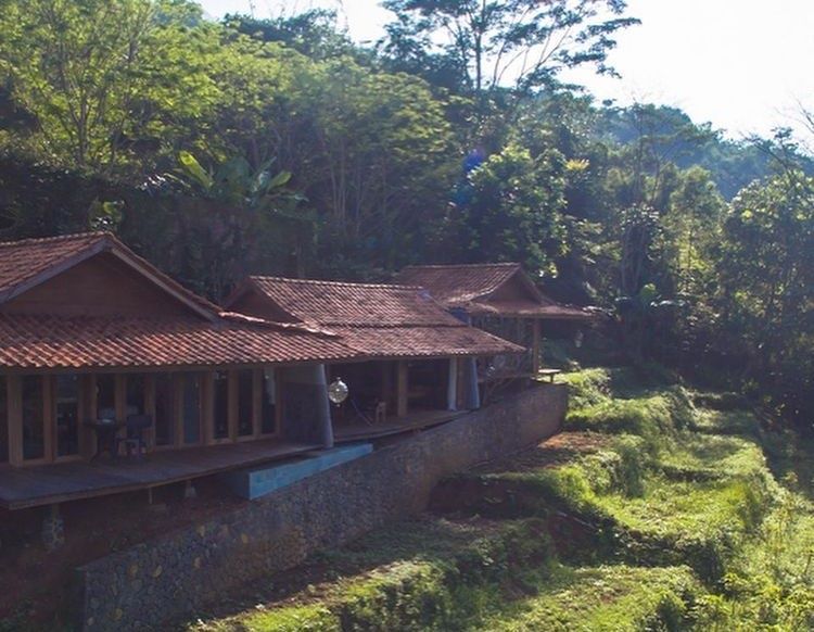Rumah lereng salah satu wisata Bandung rasa Bali.