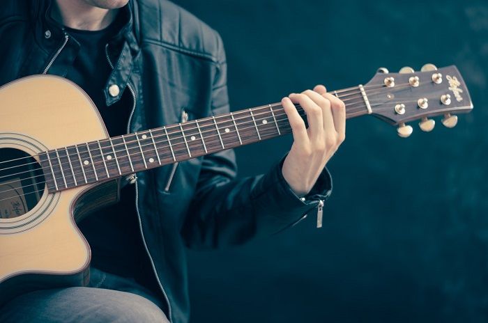Chord Tak Ingin Usai - Lagu dari Keisya Levronka