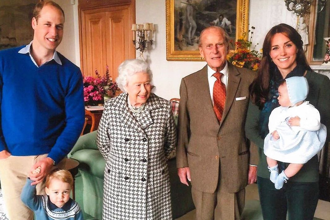 Pangeran William merupakan cucu Ratu Elizabeth II dan Pangeran Philip, sekaligus anak pertama dari Pangeran Charles III yang kini resmi menjadi Raja Inggris Raya.
