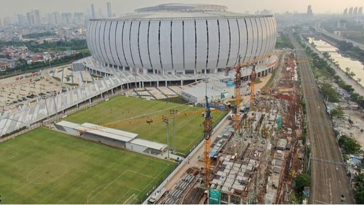 Jakarta International Stadium (JIS) belum layak dipakai pertandingan Internasional.