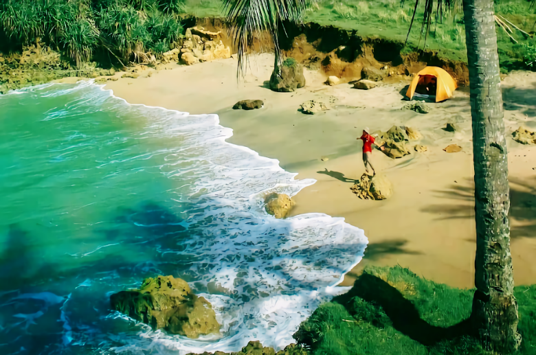 Tersembunyi! 5 Rekomendasi Wisata Pantai Murah di Sukabumi, Dijamin Indah dan Cocok Untuk Healing