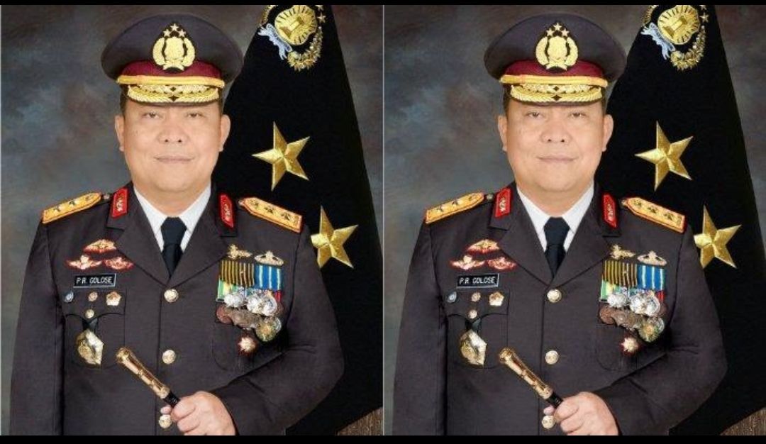 Komjen Petrus Golose Senior Ferdy Sambo, jenderal yang bongkar jaringan murid Osama Bin Laden di Indonesia. 