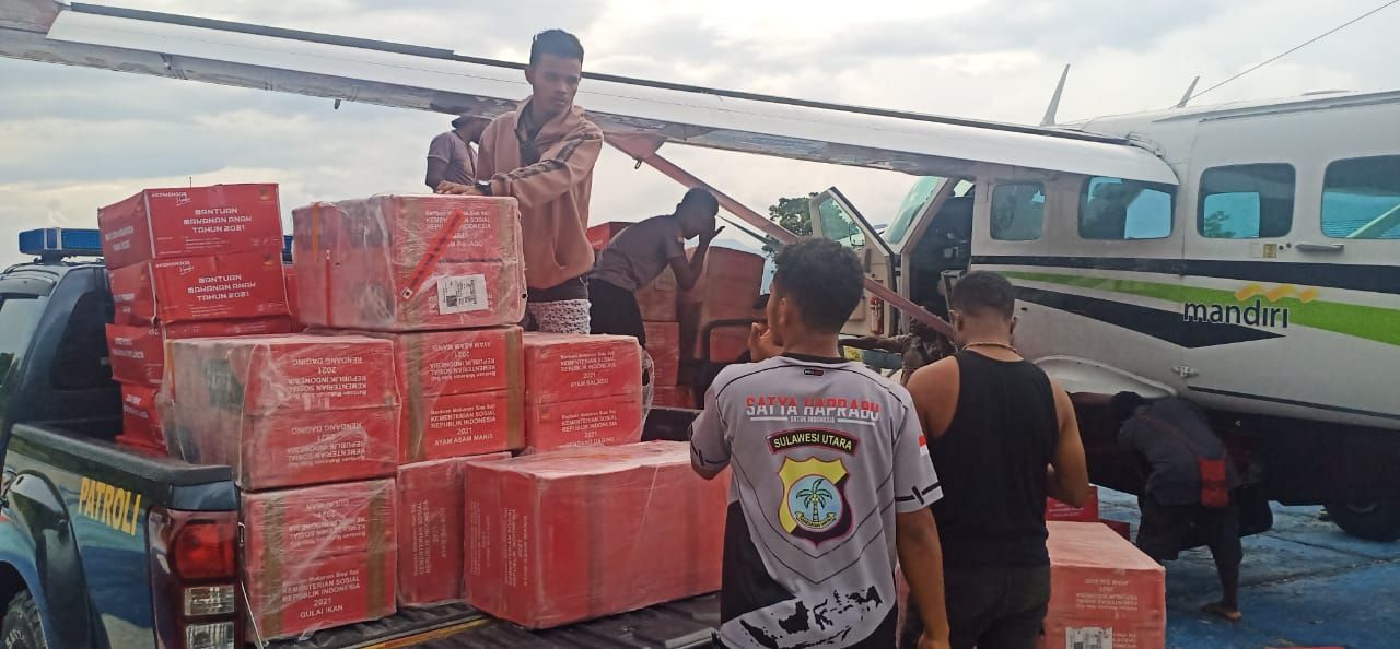 Kemensos mengirimkan logistik bencana Bantuan berupa makanan siap saji 1480 paket dan makanan anak 320 paket 