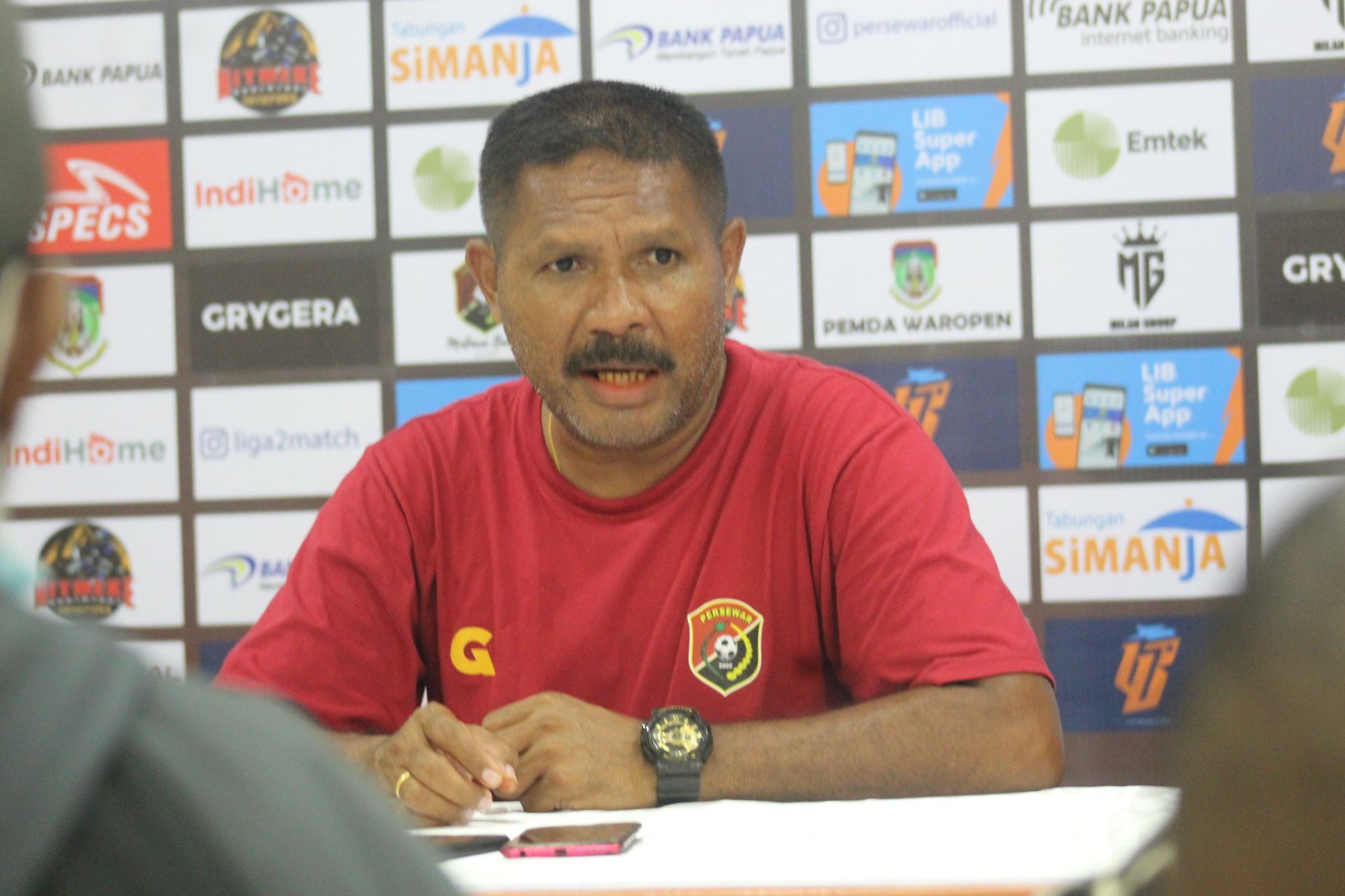 Keterangan pers pelatih Persewar Waropen, Eduard Ivakdalam usai pertandingan di Stadion Mandala, Kota Jayapura, Papua dok (PORTAL PAPUA)