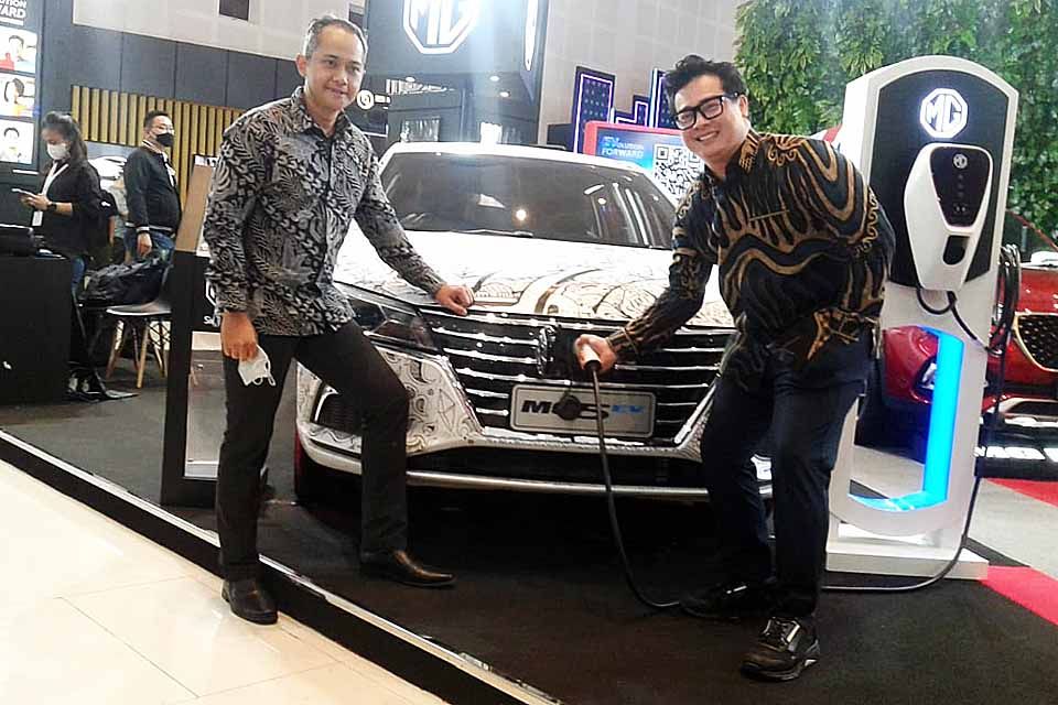 MG hadirkan mobil elektriknya, New MG ZS EV untuk pertama kali di Surabaya setelah dikendarai langsung dari Jakarta menempuh jarak 800 Km.