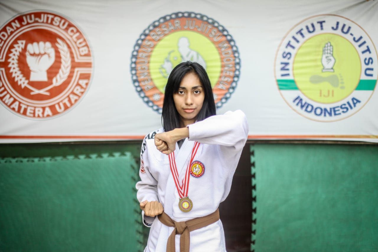 Jujitsu Cantik Berdarah Batak-India