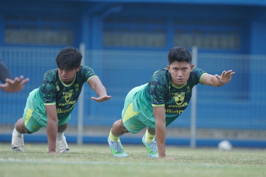 Dua pemain Persib Bandung, yakni Kakang Rudianto dan Robi Darwis resmi dipilih pelatih Shin Tae-yong untuk masuk ke skuad Tim Nasional (Timnas) Indonesia.