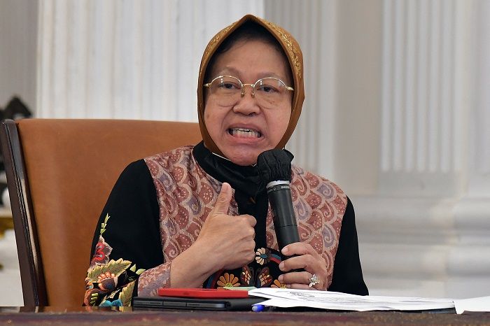 Situasi Konferensi Pers. Mensos Tri Rismaharini sebut akan cairkan Rp200.000 untuk anak yatim piatu dan Rp651.000 bagi lansia dan penyandang disabilitas di bulan desember 2022.