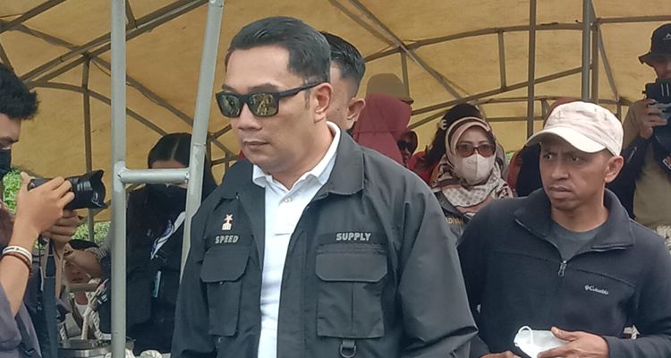 Gubernur Jawa Barat Ridwan Kamil berkunjung ke Jembatan Gantung Rengganis, Patengan Rancabali, Kabupaten Bandung, Sabtu 17 September 2022.
