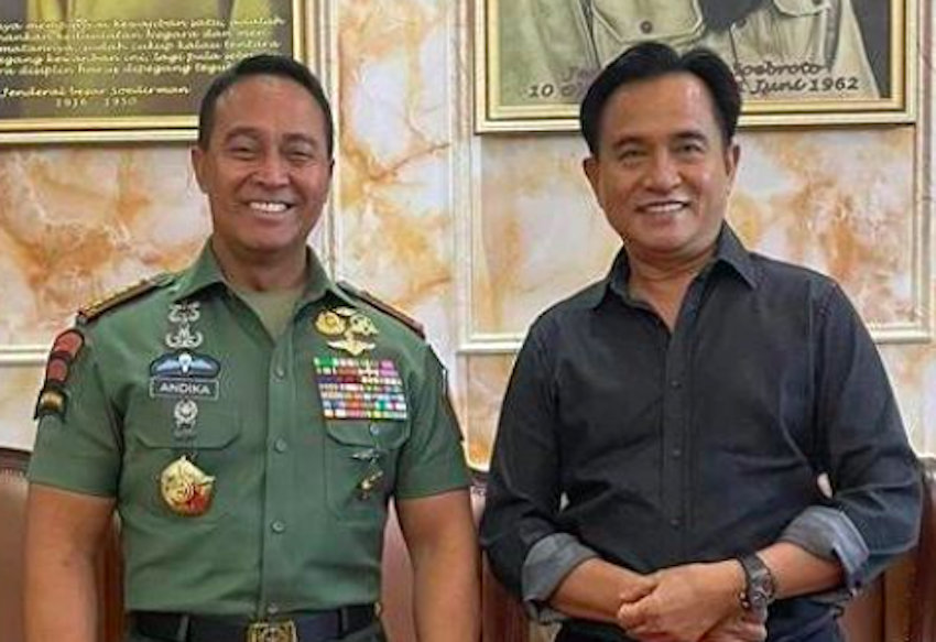 Yusril Ihza Mahendra memamerkan pertemuannya dengan Panglima TNI Jenderal Andika Perkasa di Instagram. 