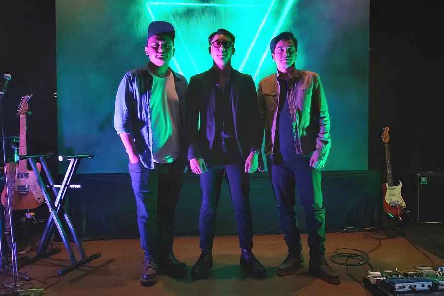 Grup band asal Kota Bandung, Nineball, saat peluncuran single terbarunya pasca Pandemi Covid-19 di Sonowae Cafe, Kota Bandung.