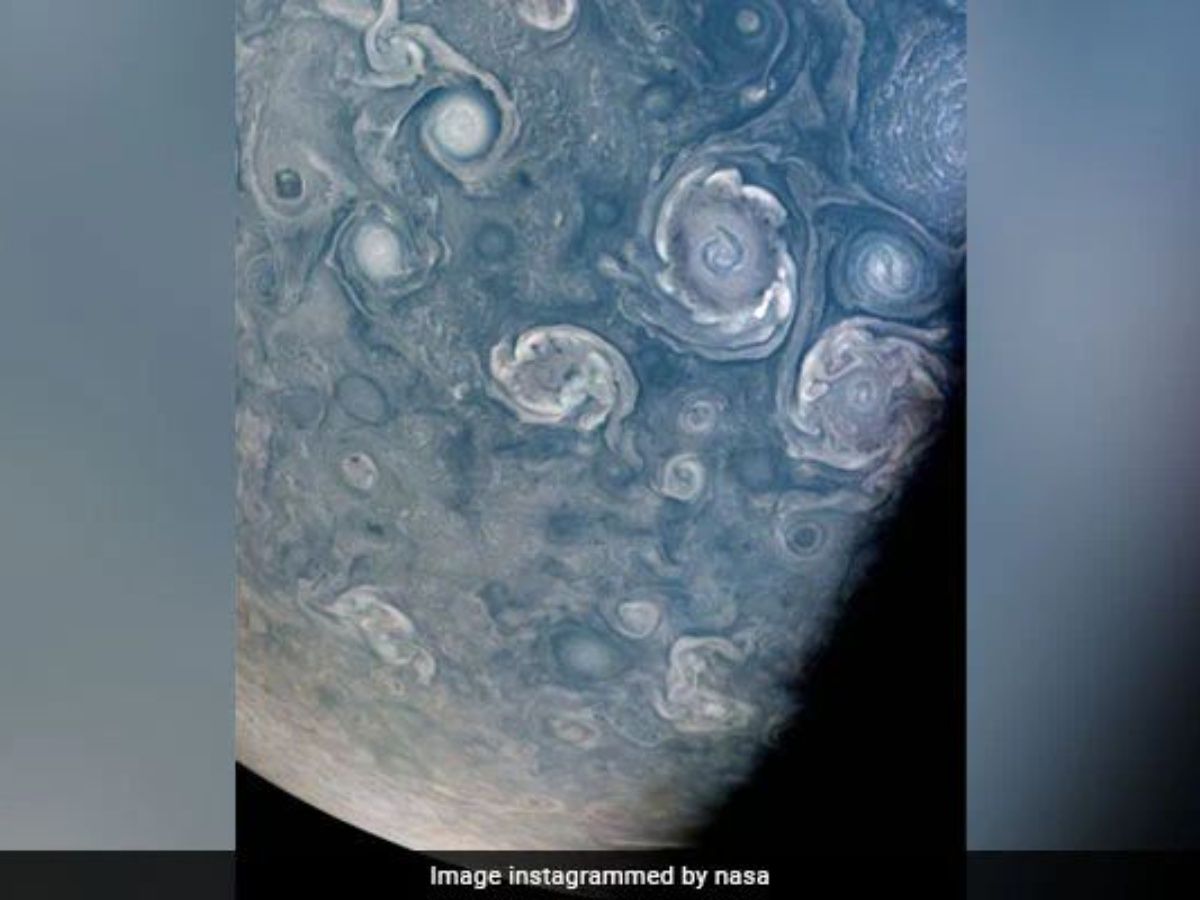 El jueves, la NASA compartió las últimas imágenes de los colores inusuales.