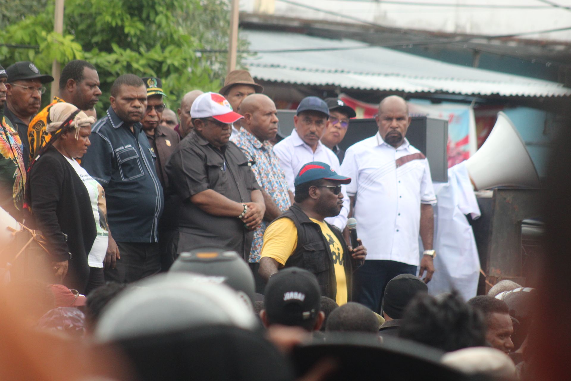 Aksi orasi dari Ketua KNPI Provinsi Papua, Benyamin Gurik dok (PORTAL PAPUA)