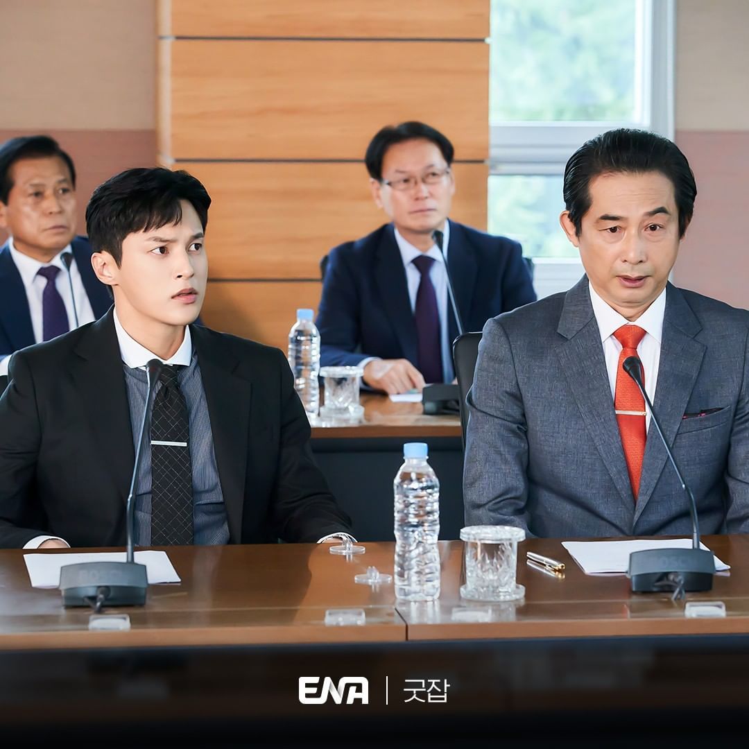 Jung Il Woo Secara Mengejutkan Kembali Untuk Mengklaim Posisi CEO-nya Dengan Yuri Di Sisinya Dalam Preview Drama 'Good Job' Episode 9