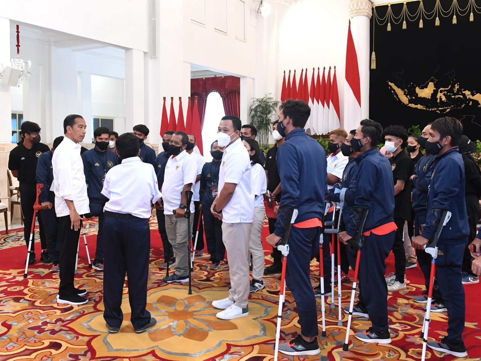 Presiden Jokowi menerima pengurus Persatuan Sepak Bola Amputasi Indonesia (PSAI) dan pemain Timnas di Istana Negara, Jakarta, pada Rabu, 21 September 2022.