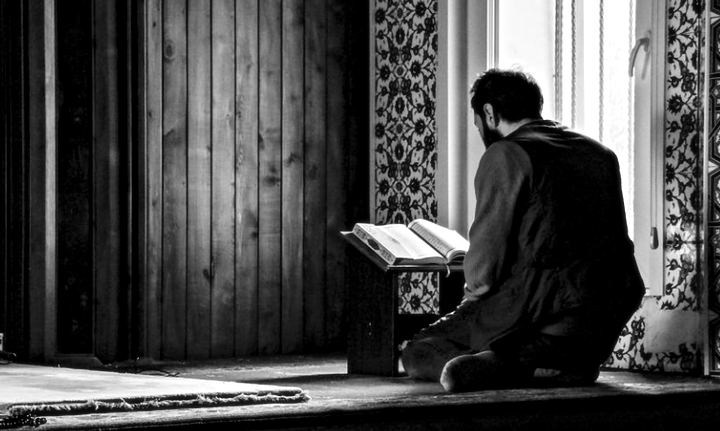 Bacaan Lengkap Doa Rebo Wekasan Versi Arab dan Terjemahannya