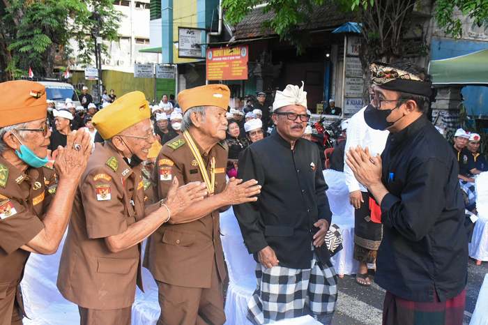  Walikota Denpasar, I Gusti Ngurah Jaya Negara menghadiri peringatan Hari Puputan Badung ke-116 yang digelar di Monumen Ida Cokorda Pemecutan IX, Kawasan Simpang Jalan Thamrin, Selasa 20 September 2022.