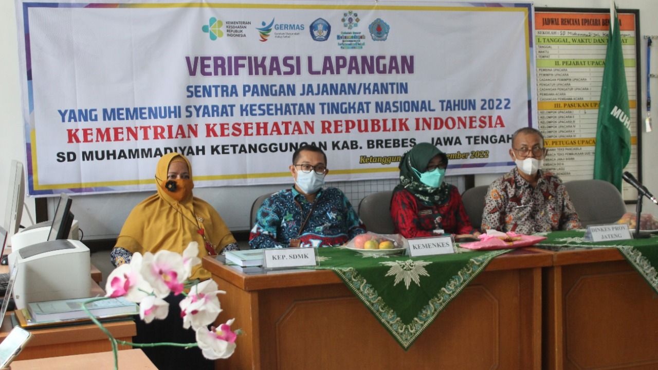 Kementerian Kesehatan RI bersama Kemenkes Provinsi Jawa Tengah dan Dinas Kesehatan Kabupaten Brebes melakukan verifikasi lapangan kantin 