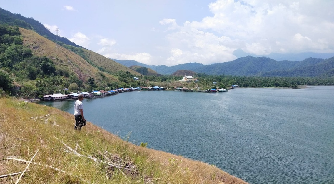 Keindahan Kampung Yakonde, Distrik Waibu, Kabupaten Jayapura, Provinsi Papua,  berada di pinggiran Danau Sentani.