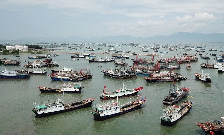 Ilustrasi kapal penangkap ikan China
