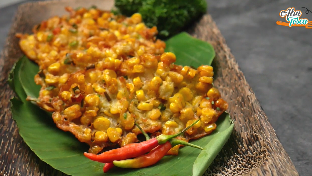 Resep bakwan jagung renyah dan tidak lembek, cocok untuk cemilan atau lauk harian