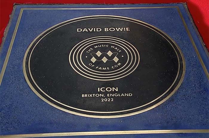 Batu paving David Bowie di London Music Walk of Fame.