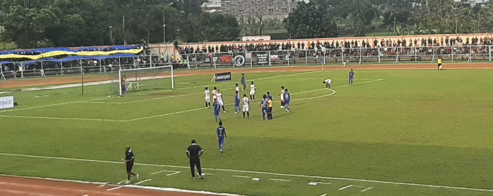 Pertandingan Persibangga Purbalingga melawan Persibas Banyumas Liga 3 Asprov di Gor Satria Purwokerto, Minggu sore 25 September 2022.