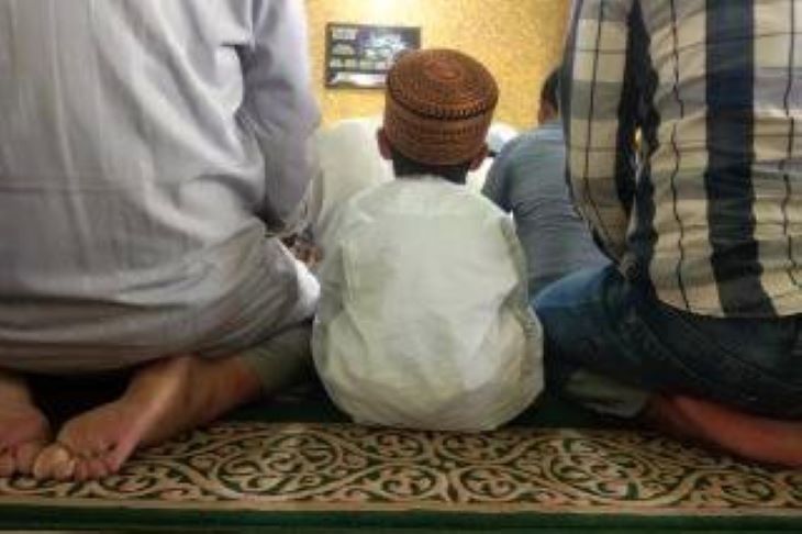 Jadwal sholat hari ini beserta doa 'Kebaikan Dunia Akhirat Sepanjang Hari' lengkap lafal tulisan Bahasa Arab, Latin dan terjemahannya