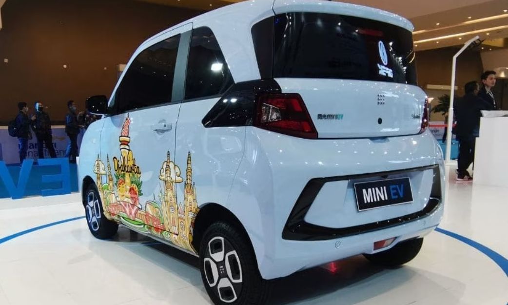 LEBIH BERTENAGA dan MURAH! Bikin Wuling Air EV Panas Dingin, Mobil Mini Imut 70 Jutaan Masuk Indonesia