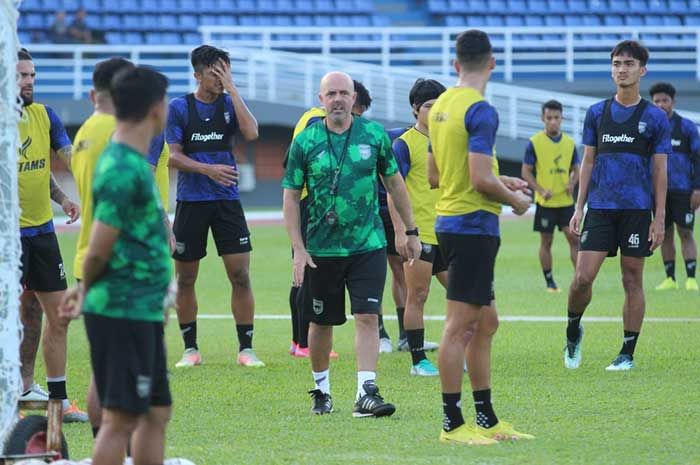 Borneo FC Samarinda siapkan organisasi skema permainan usai pelatih kepala digantikan oleh Andre Gaspar.