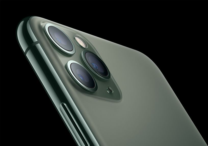 Banderol harga murah iPhone 11, iPhone SE, dan iPhone XR.