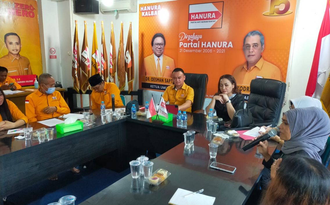 DPD Kaukus Perempuan Politik Indonesia (KPPI) Provinsi Kalbar saat beraudensi dengan Partai Hanura