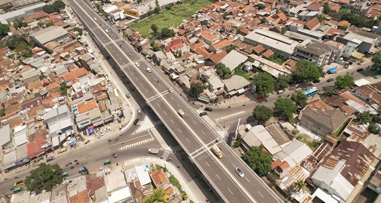 Foto udara pemandangan Flyover Kopo yang diklaim Pemerintah Kota Bandung suksesi urai kemacetan di kawasan perempatan Cibaduyut - Soekarno Hatta dan Jalan Kopo - Soekarno Hatta.